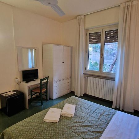 Hotel Sorriso Brenzone sul Garda Bagian luar foto