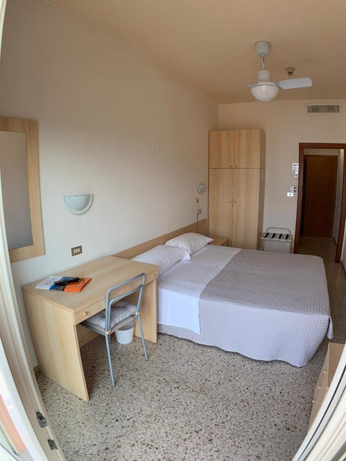 Hotel Sorriso Brenzone sul Garda Bagian luar foto