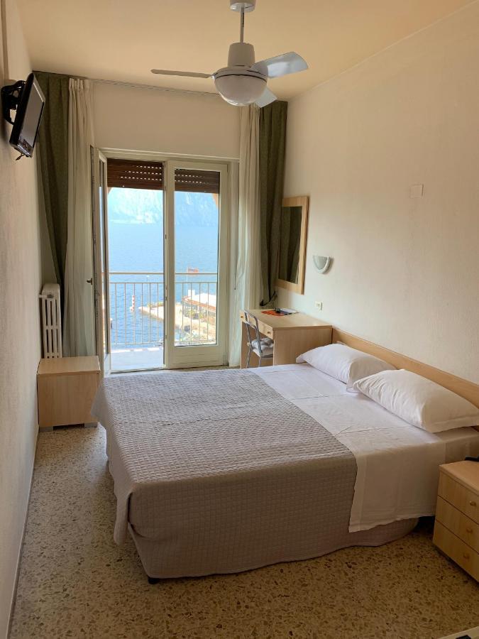 Hotel Sorriso Brenzone sul Garda Bagian luar foto