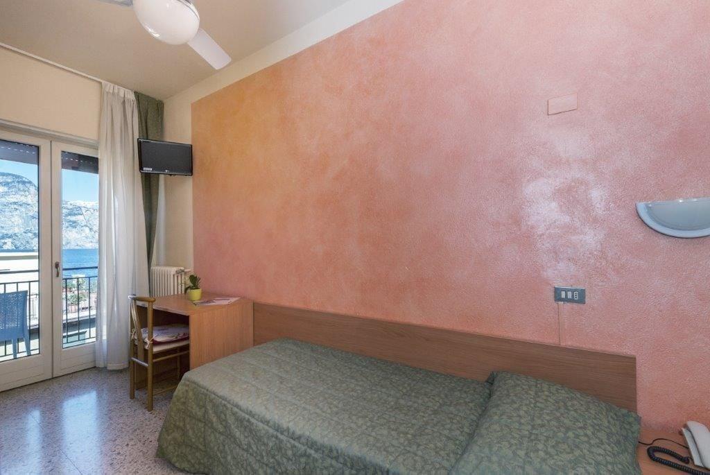 Hotel Sorriso Brenzone sul Garda Bagian luar foto