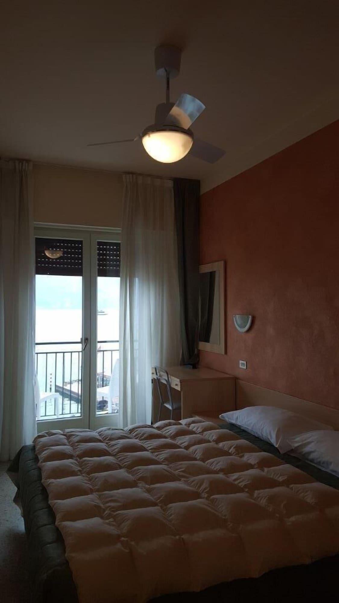 Hotel Sorriso Brenzone sul Garda Bagian luar foto