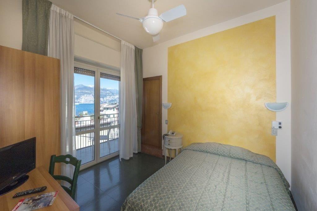 Hotel Sorriso Brenzone sul Garda Bagian luar foto