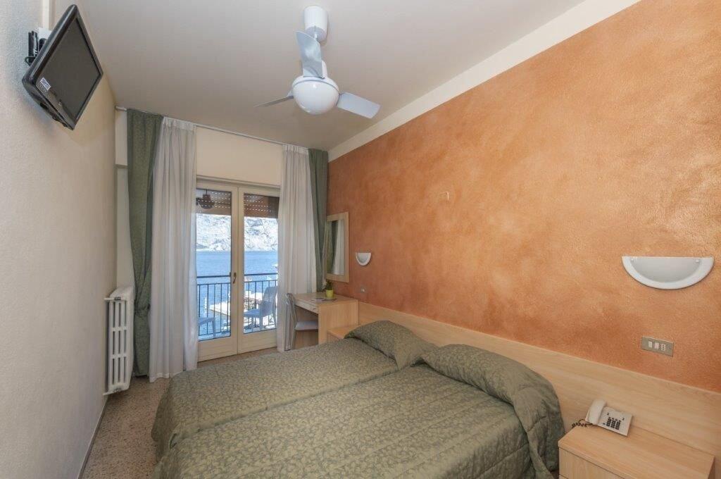 Hotel Sorriso Brenzone sul Garda Bagian luar foto