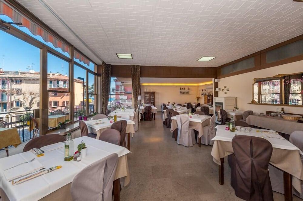 Hotel Sorriso Brenzone sul Garda Bagian luar foto