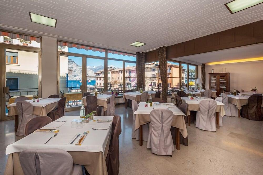 Hotel Sorriso Brenzone sul Garda Bagian luar foto