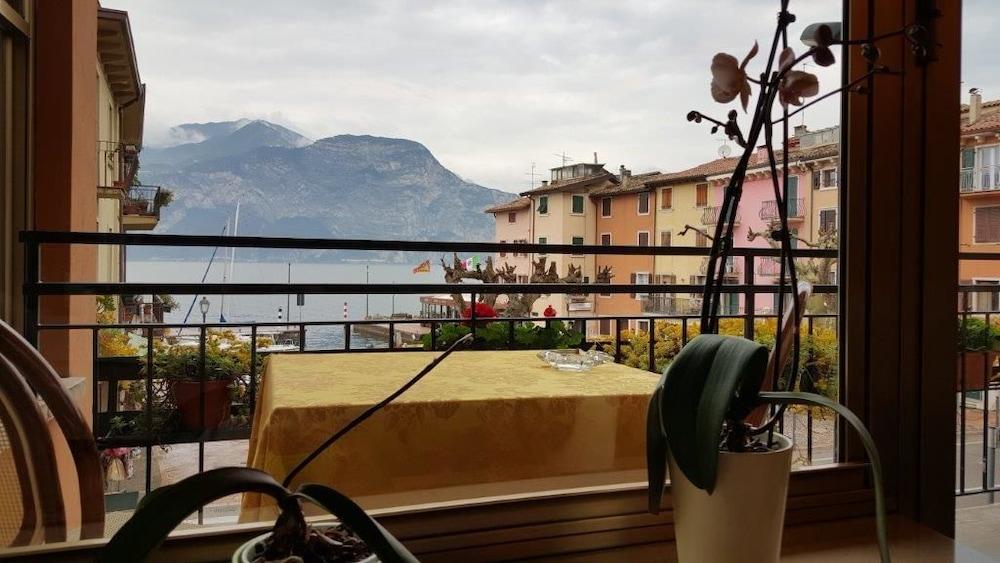 Hotel Sorriso Brenzone sul Garda Bagian luar foto