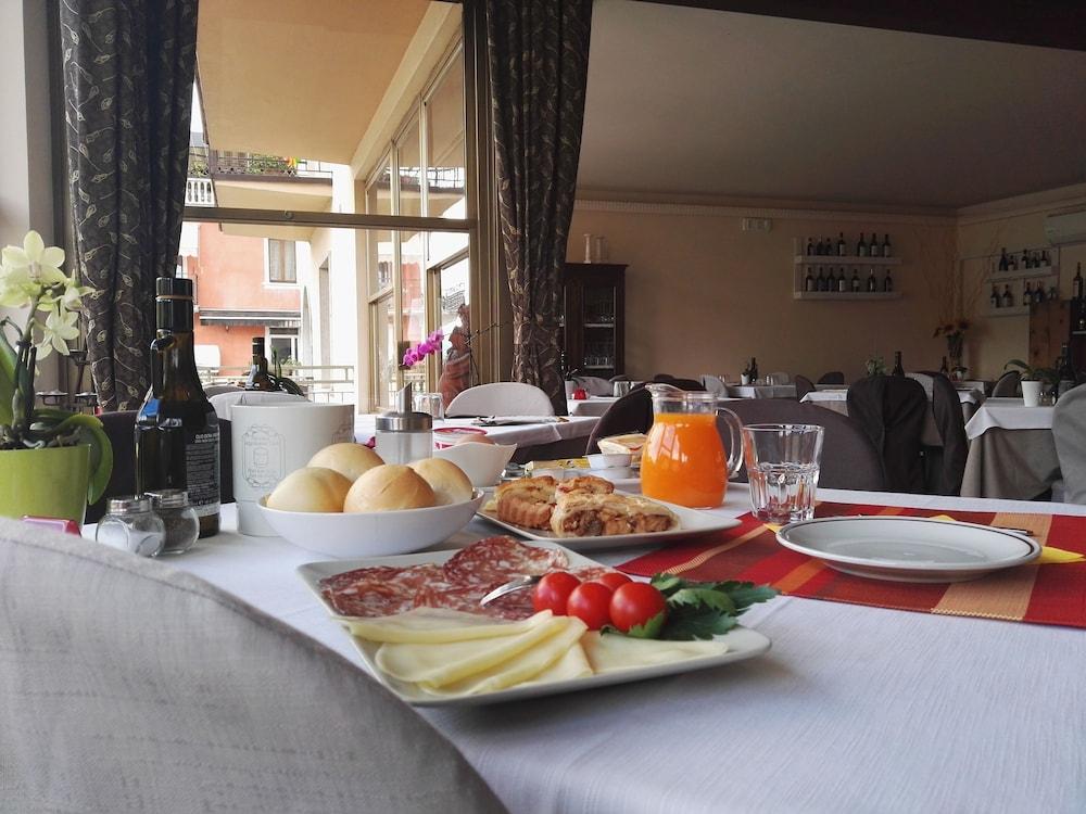 Hotel Sorriso Brenzone sul Garda Bagian luar foto