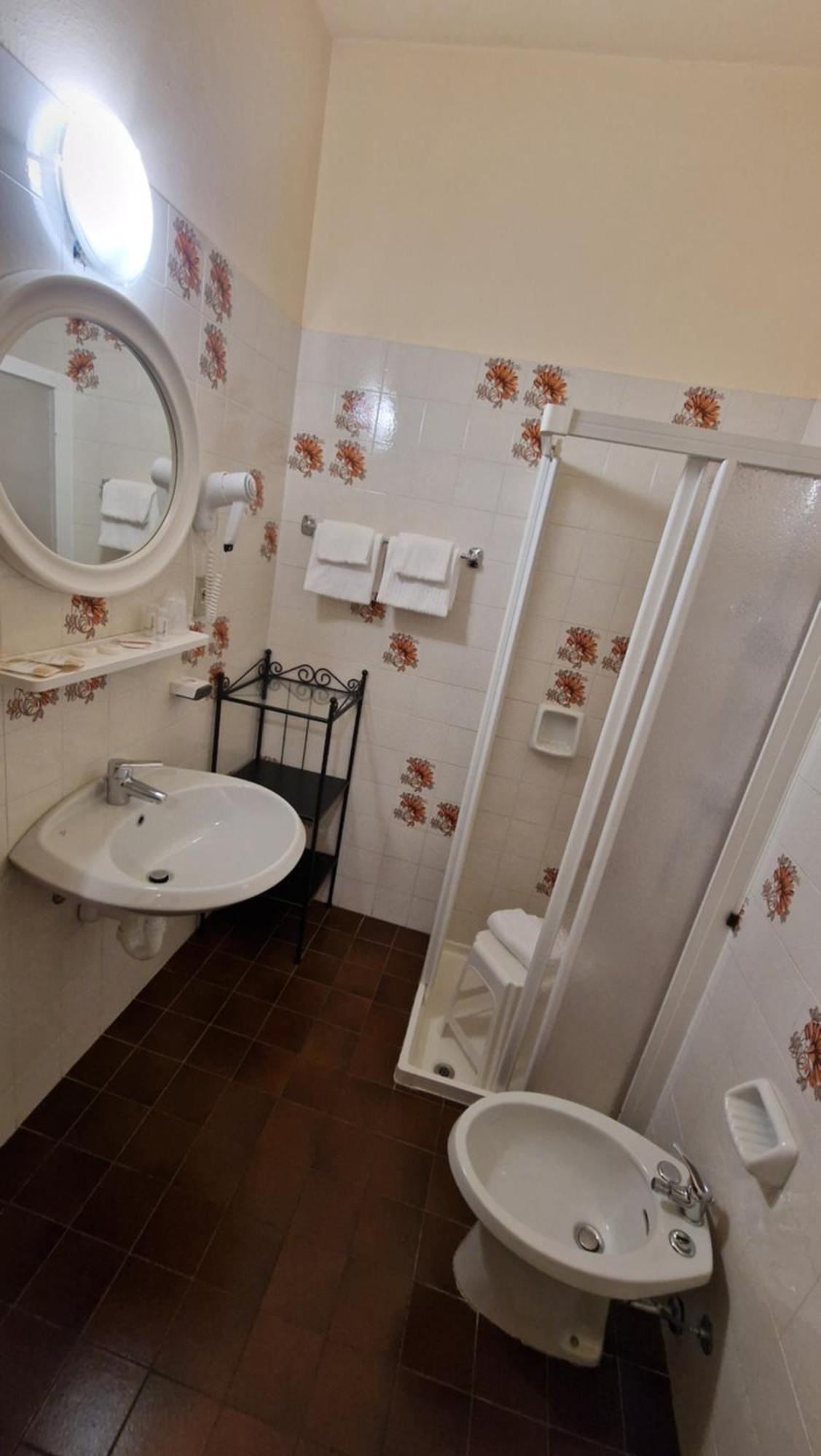Hotel Sorriso Brenzone sul Garda Bagian luar foto