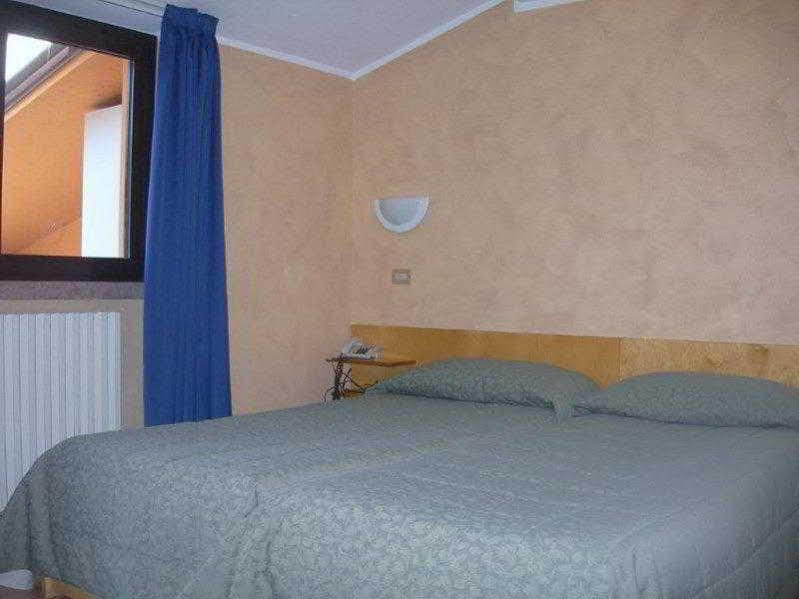 Hotel Sorriso Brenzone sul Garda Bagian luar foto