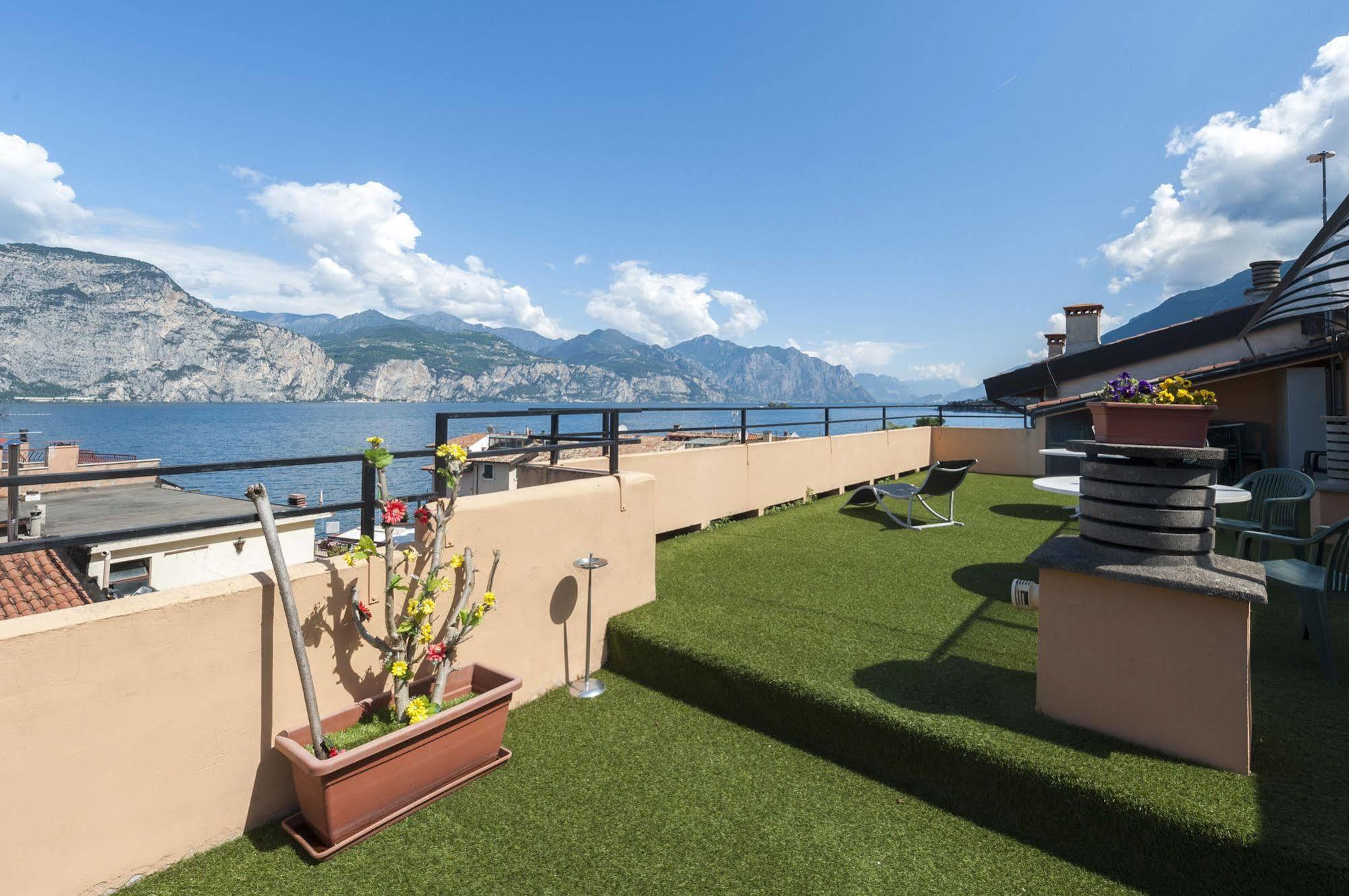 Hotel Sorriso Brenzone sul Garda Bagian luar foto