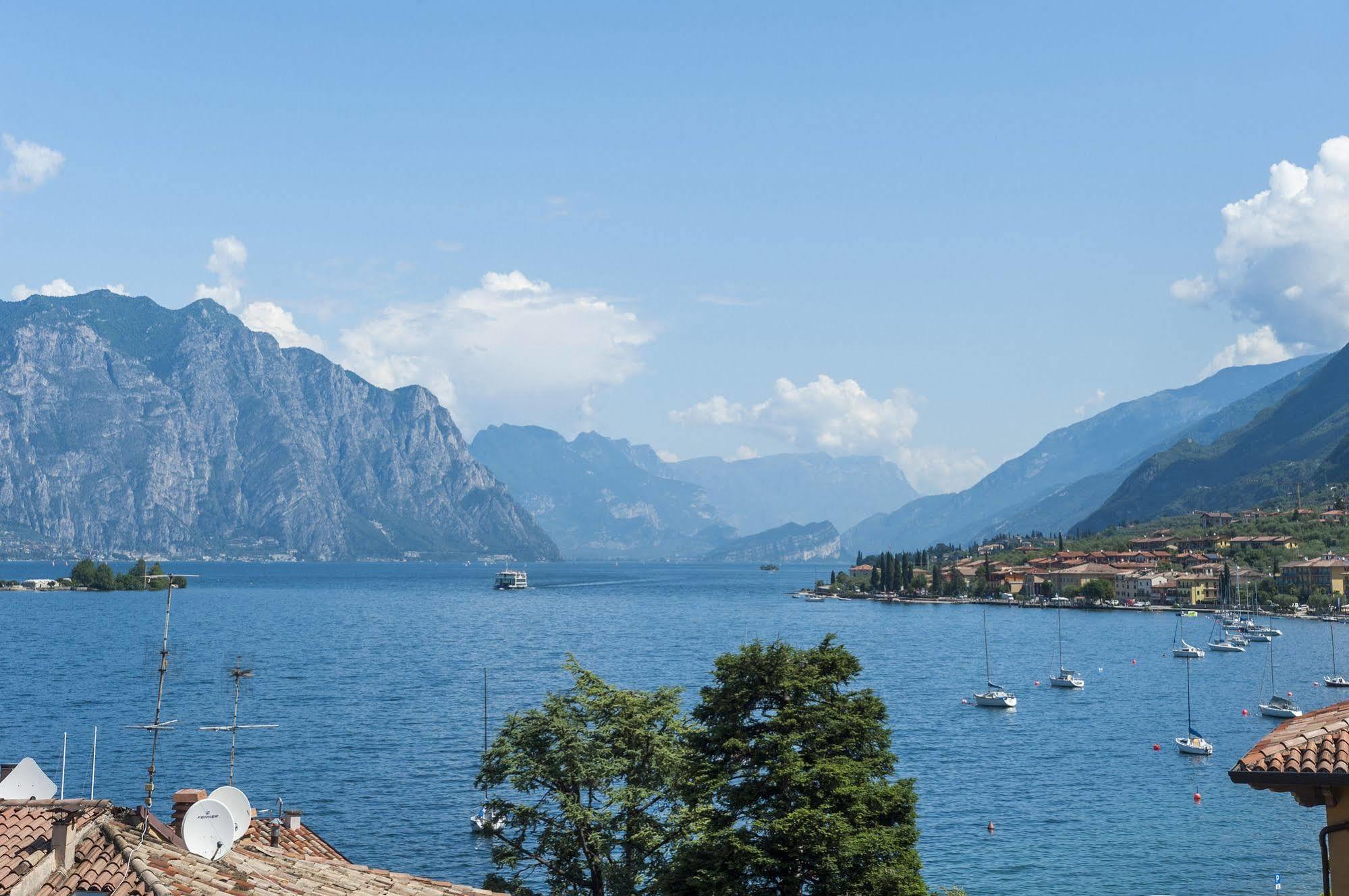 Hotel Sorriso Brenzone sul Garda Bagian luar foto
